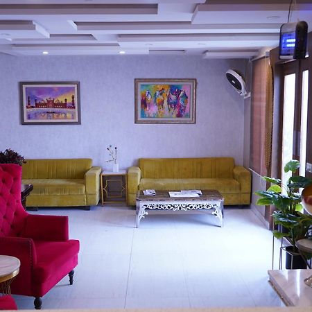 Hotel Avalon Suites Multan Exterior foto