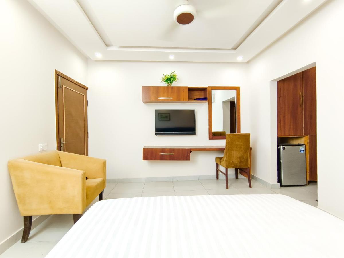 Hotel Avalon Suites Multan Exterior foto
