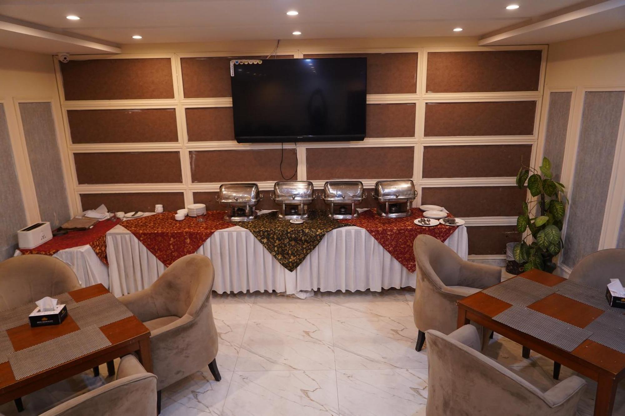 Hotel Avalon Suites Multan Exterior foto