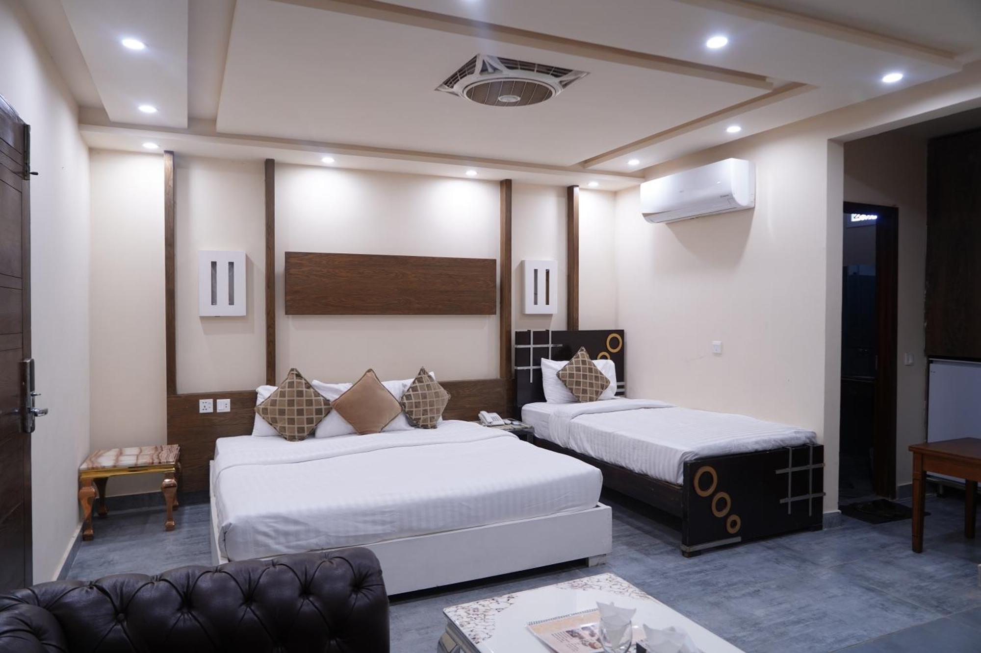Hotel Avalon Suites Multan Exterior foto