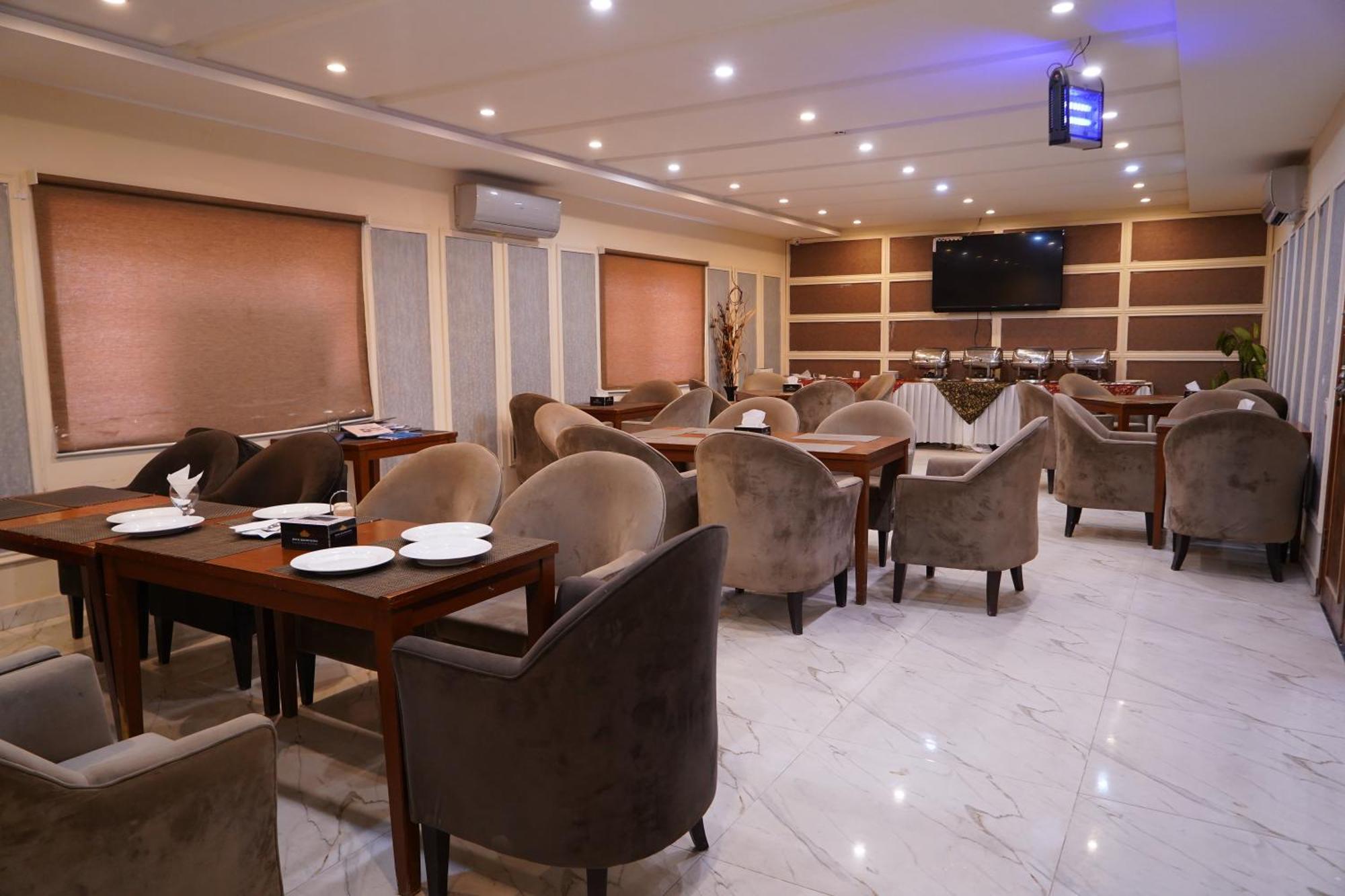 Hotel Avalon Suites Multan Exterior foto