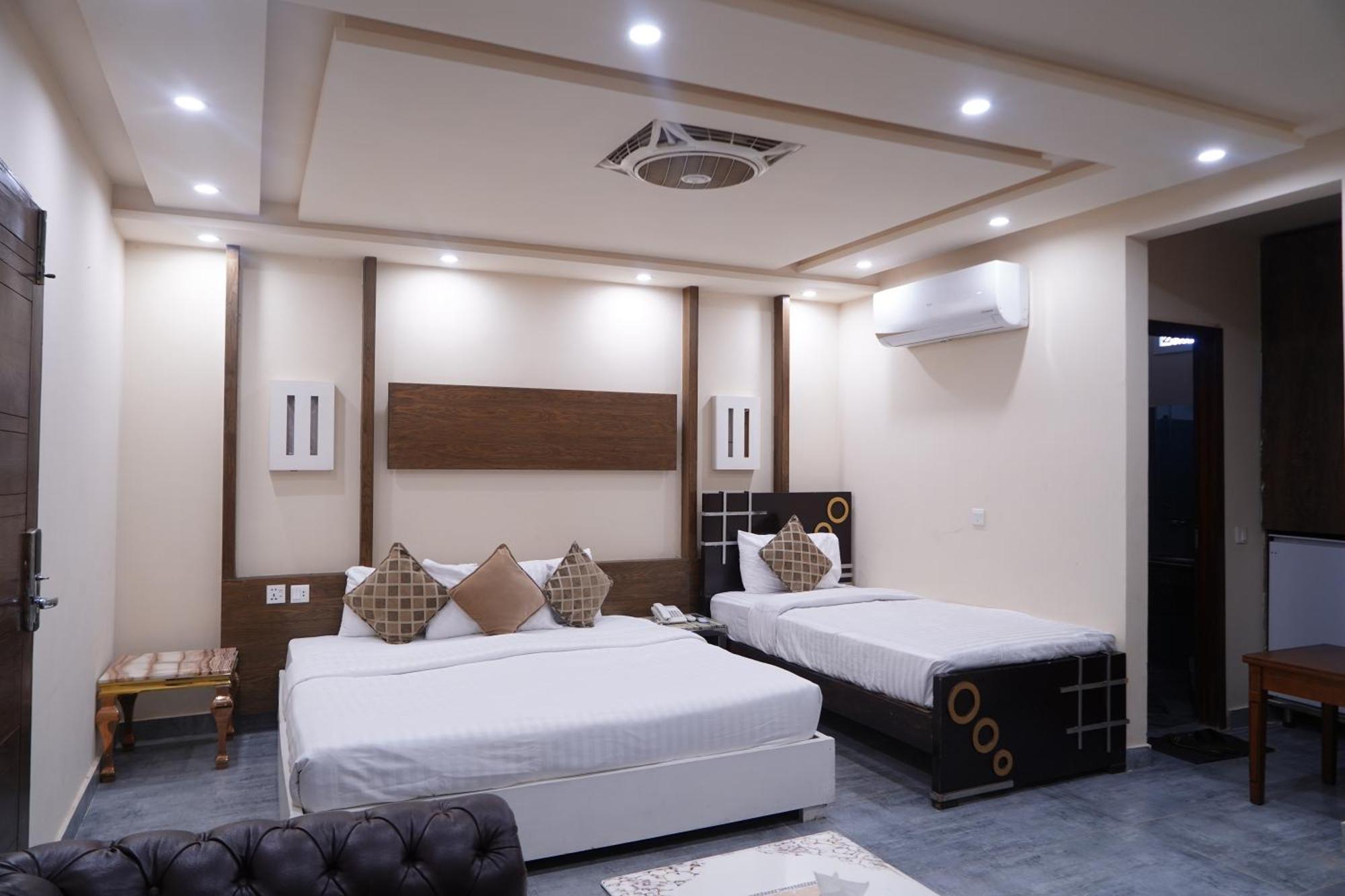 Hotel Avalon Suites Multan Exterior foto