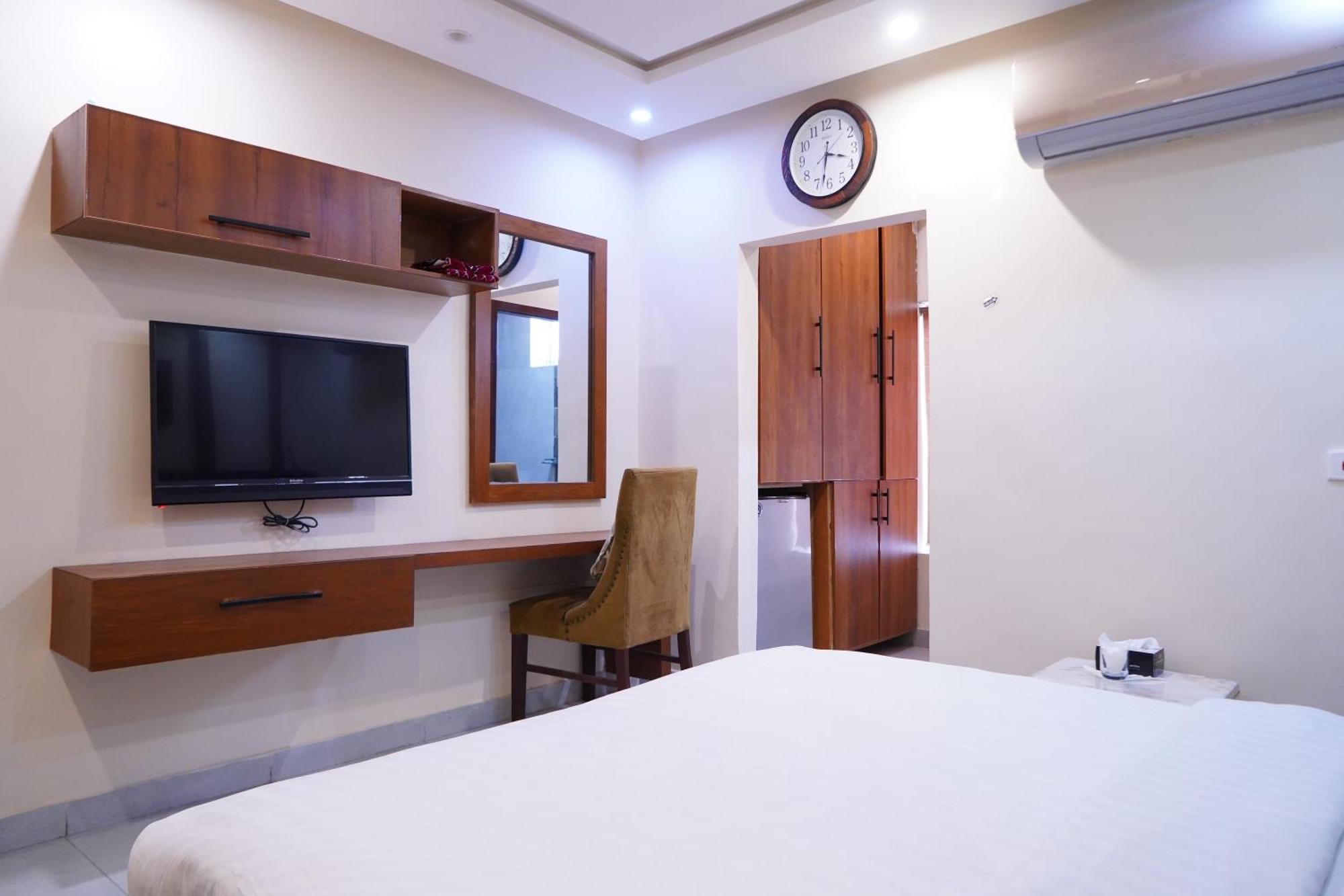Hotel Avalon Suites Multan Exterior foto