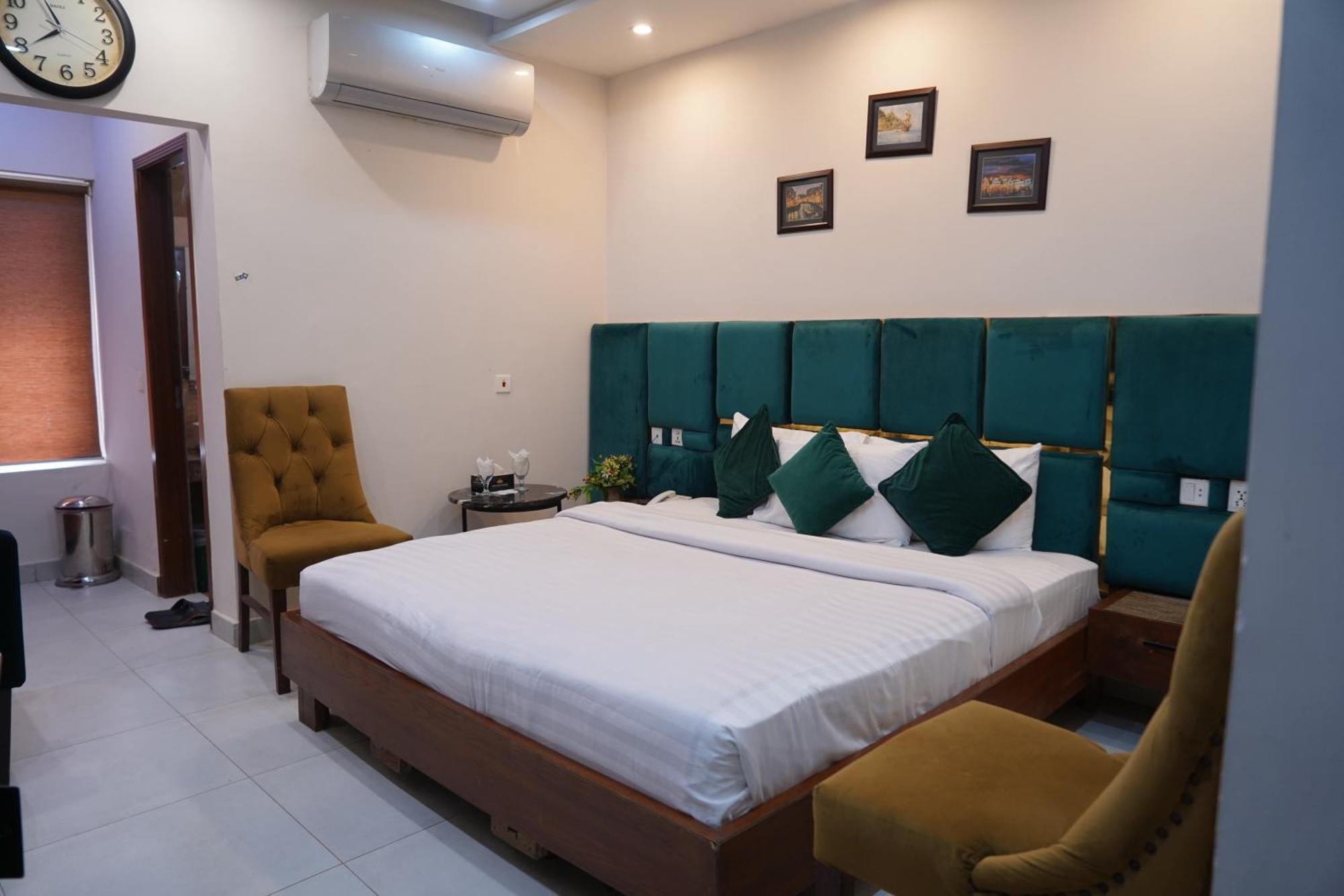 Hotel Avalon Suites Multan Exterior foto
