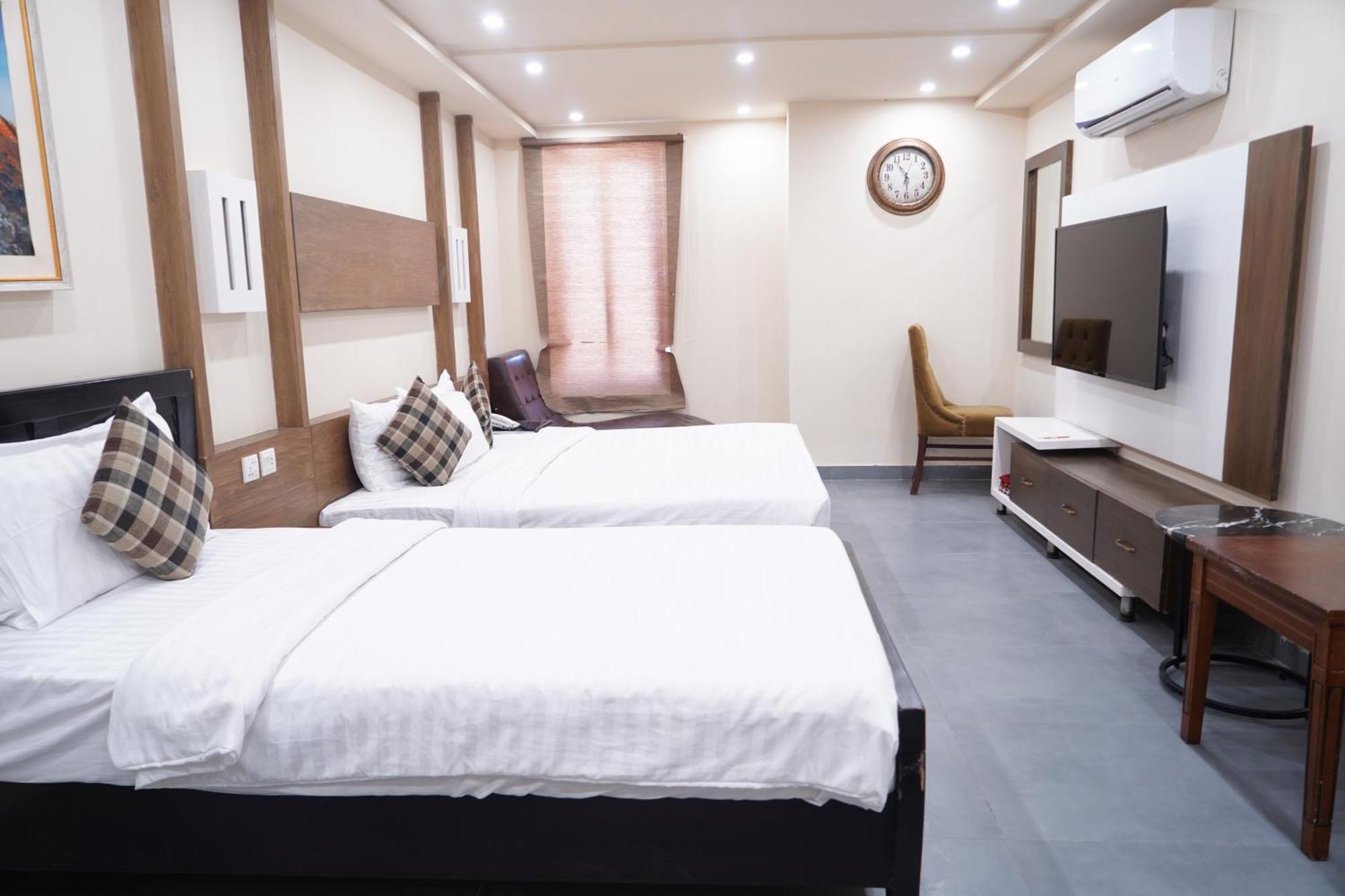 Hotel Avalon Suites Multan Exterior foto