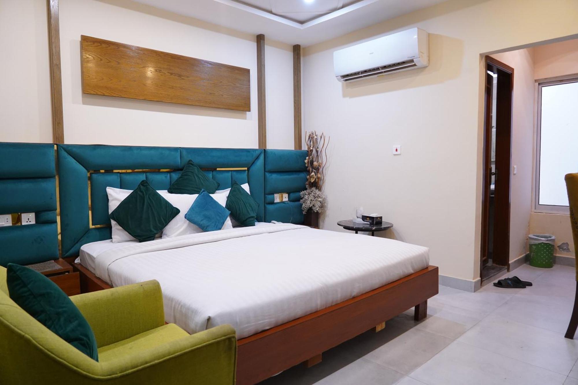 Hotel Avalon Suites Multan Exterior foto