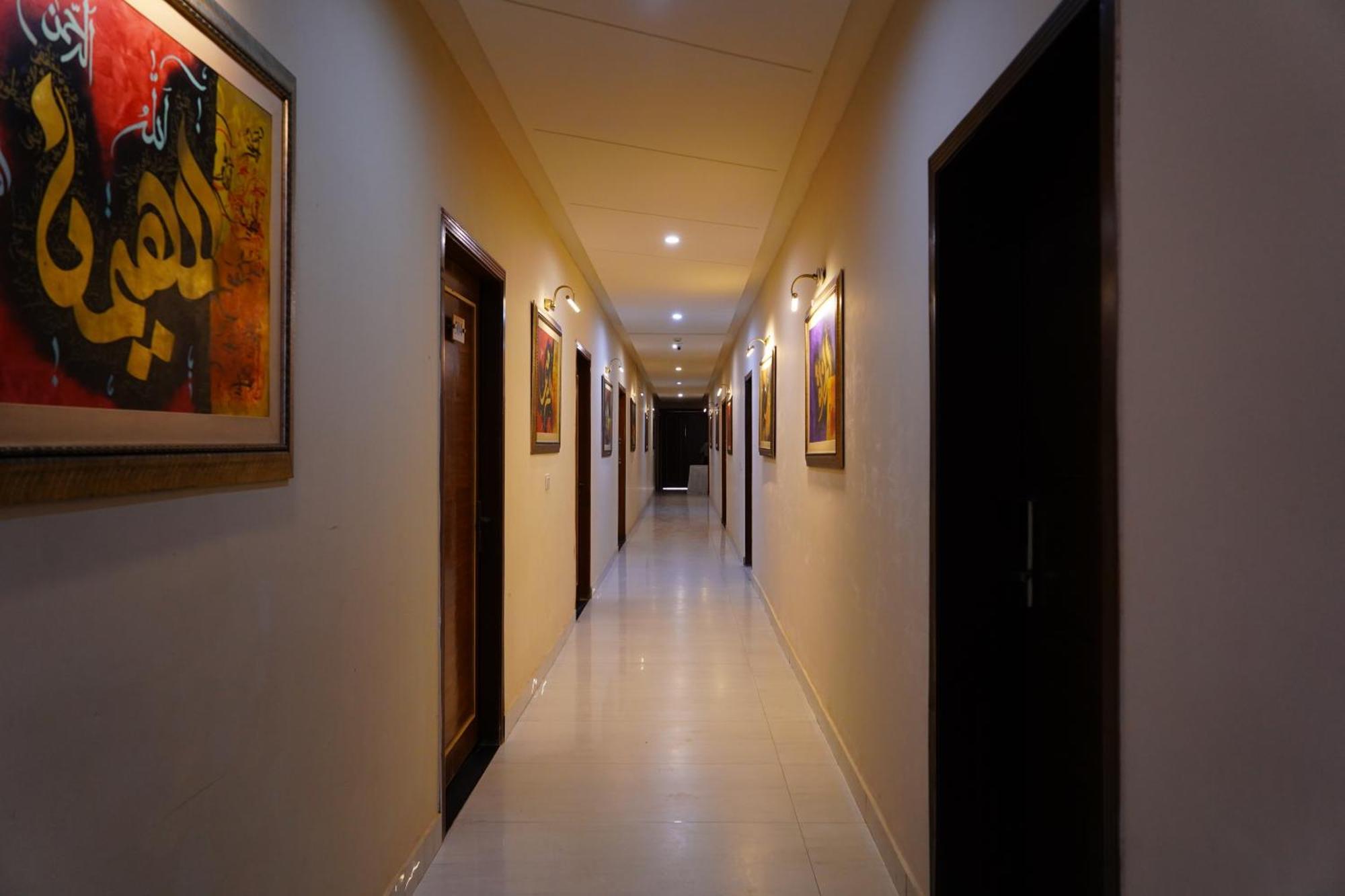 Hotel Avalon Suites Multan Exterior foto