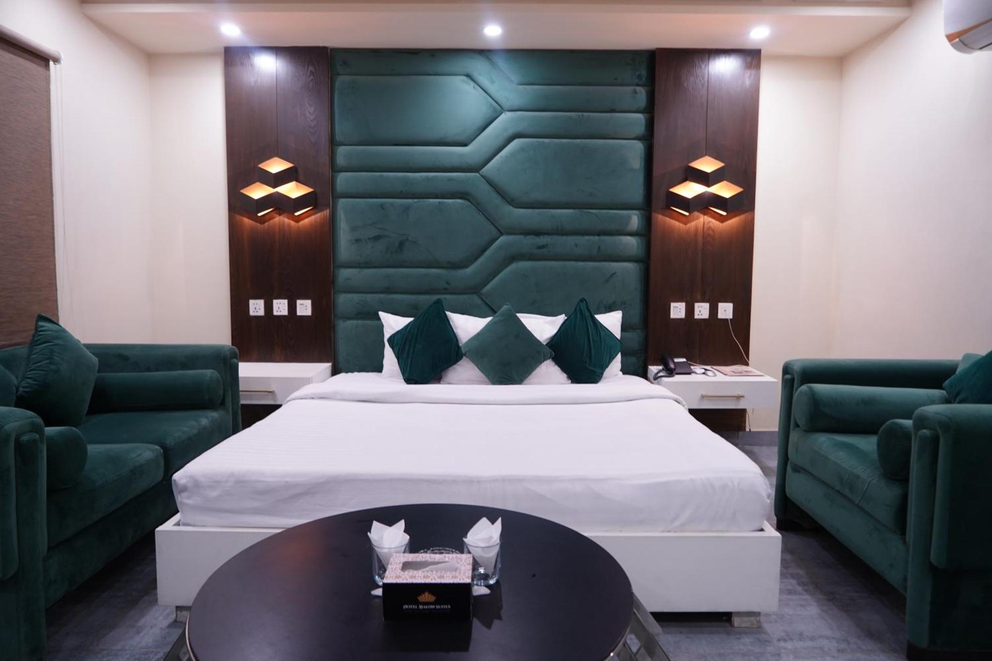 Hotel Avalon Suites Multan Exterior foto