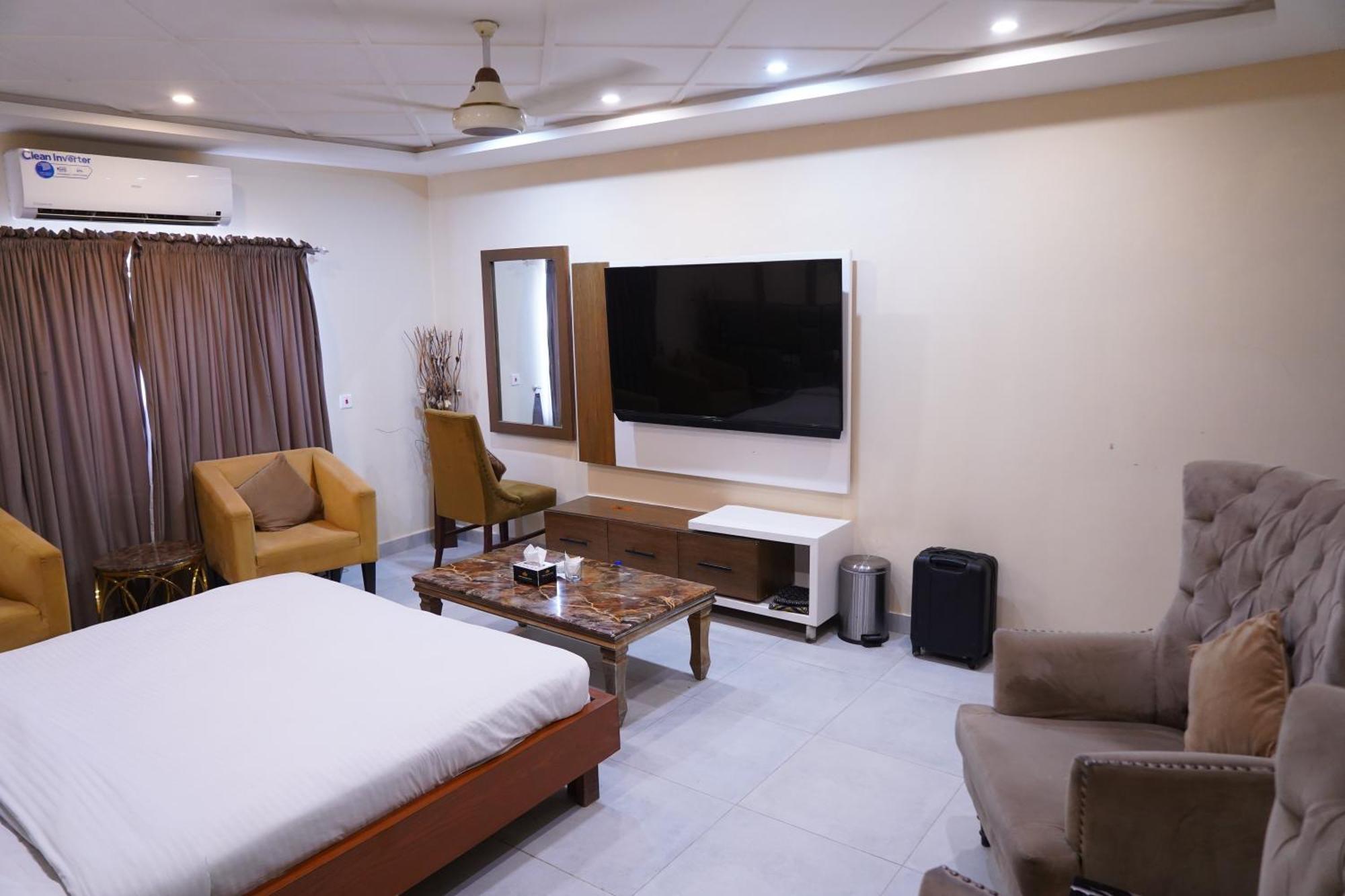 Hotel Avalon Suites Multan Exterior foto