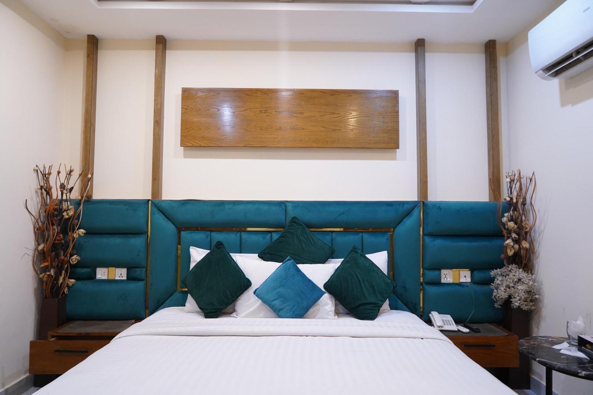 Hotel Avalon Suites Multan Exterior foto