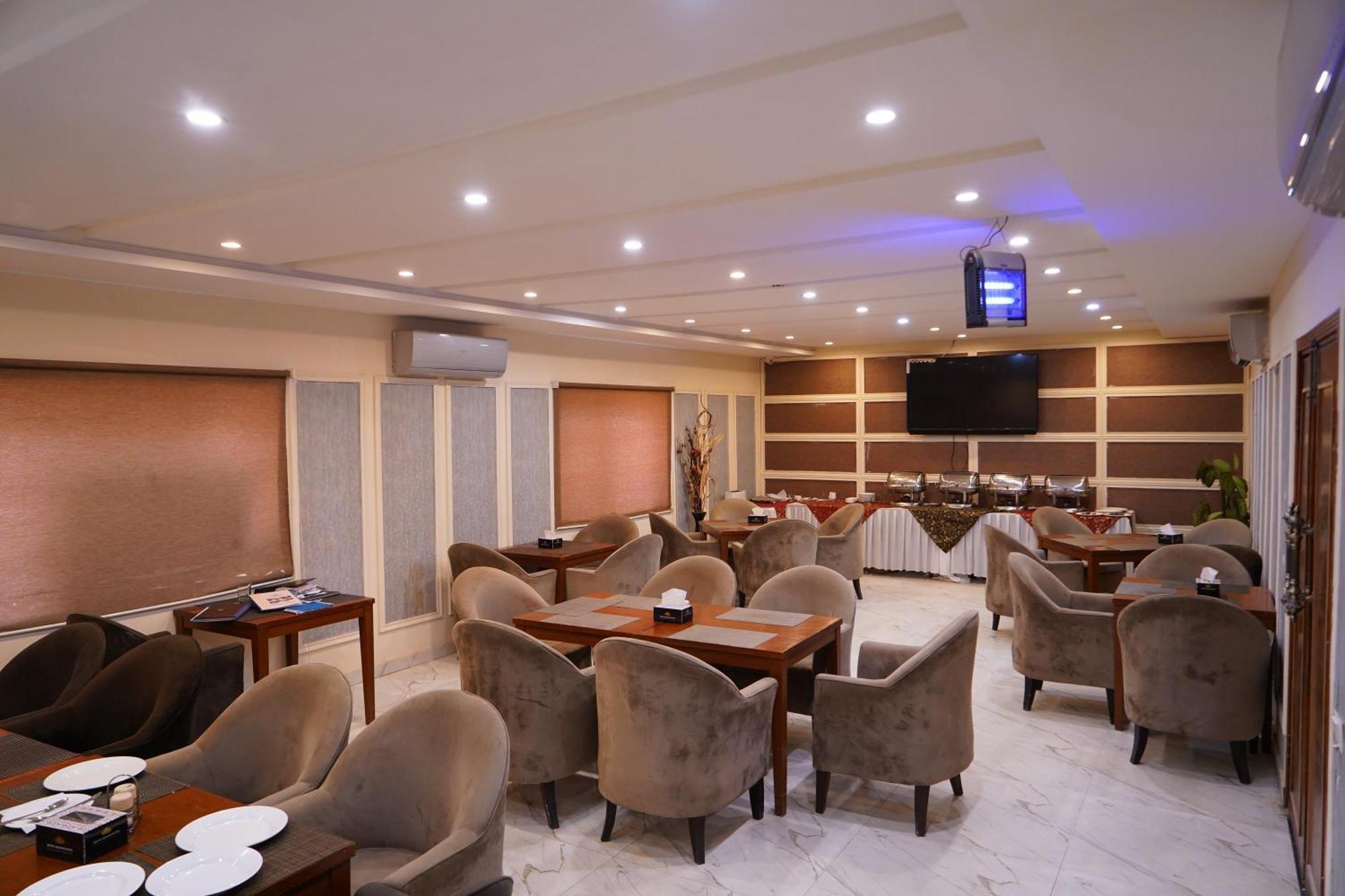 Hotel Avalon Suites Multan Exterior foto