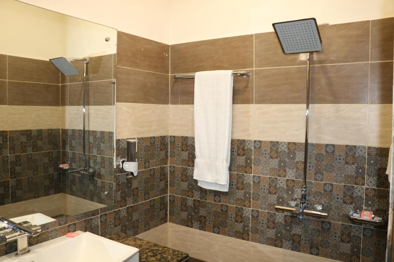 Hotel Avalon Suites Multan Exterior foto