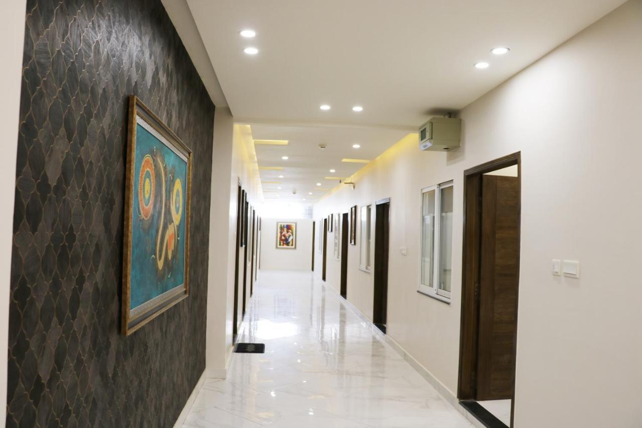 Hotel Avalon Suites Multan Exterior foto