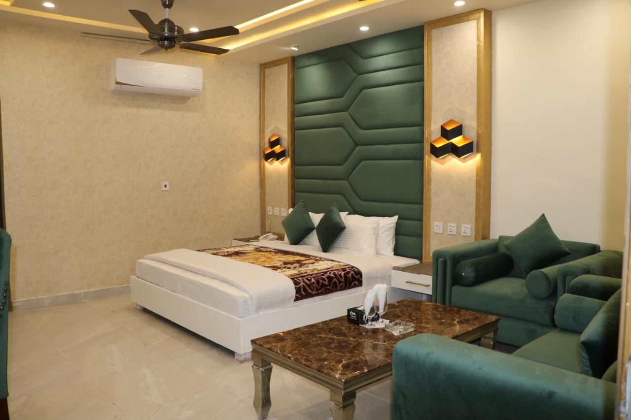 Hotel Avalon Suites Multan Exterior foto